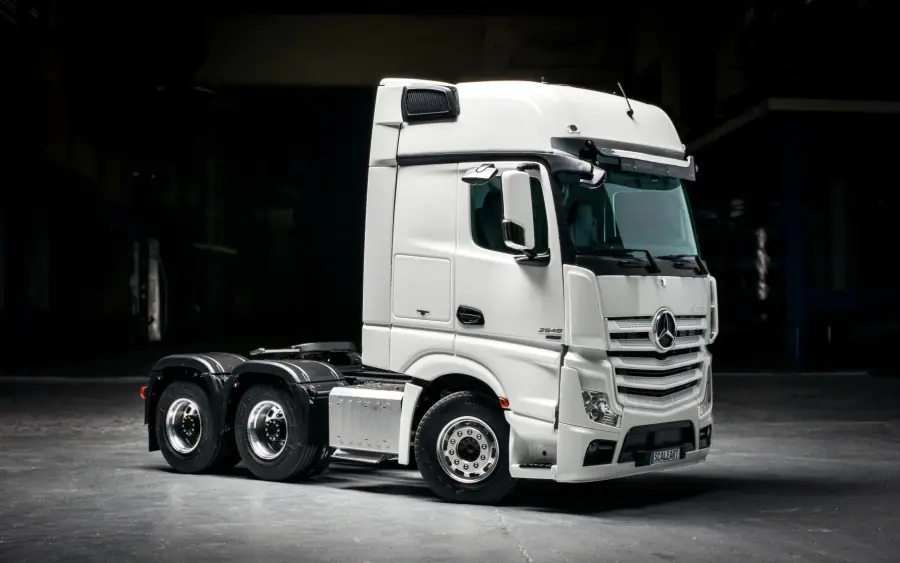 Actros/Arocs Gigaspace 3-Axle Tractor Unit