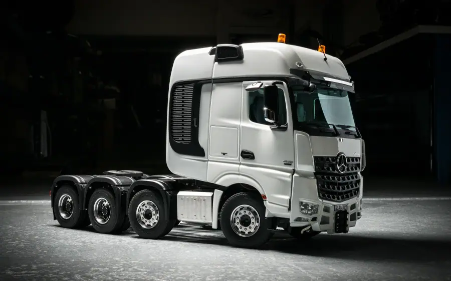 Actros/Arocs Gigaspace, 4-axle heavy-duty tractor unit