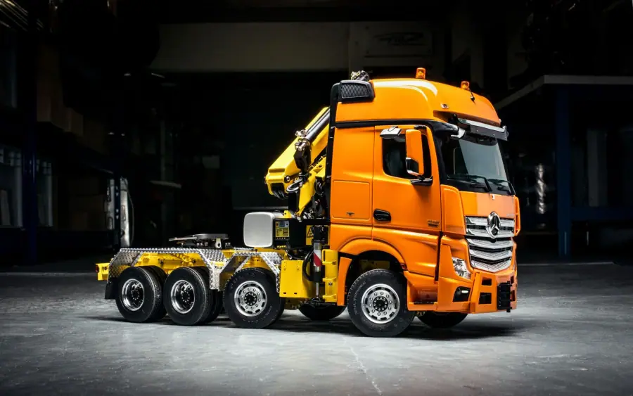 Actros/Arocs Gigaspace, 4-axle semitrailer tractor, Palfinger loader crane