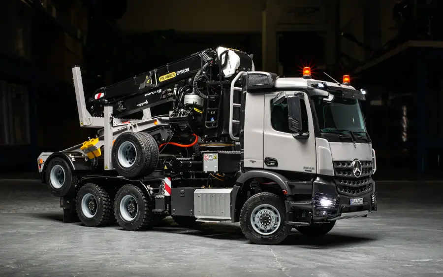 Arocs 3-axle long timber truck Epsilon S290L with dolly