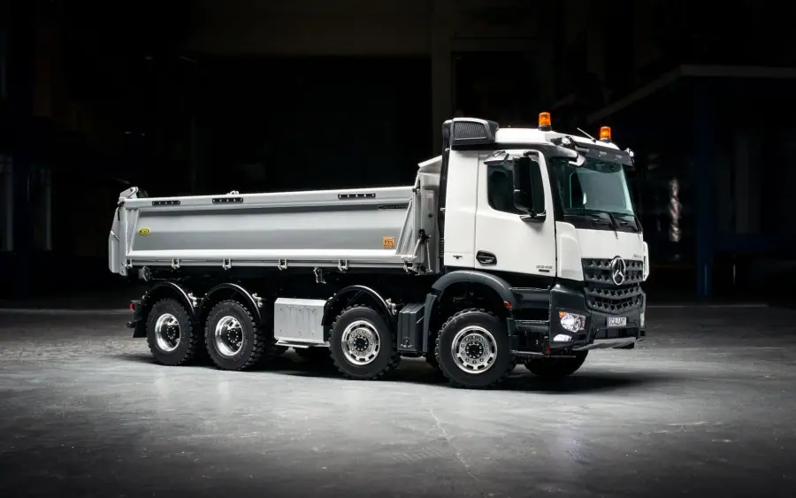 Arocs 4-Axle Three-Way Tipper