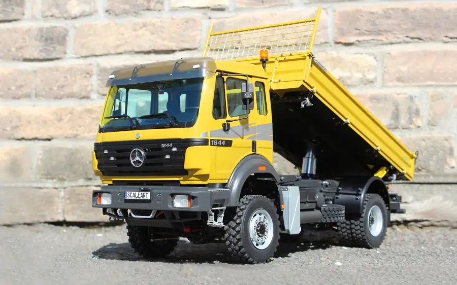 Mercedes SK 2-axle three-way tipper 4x2
