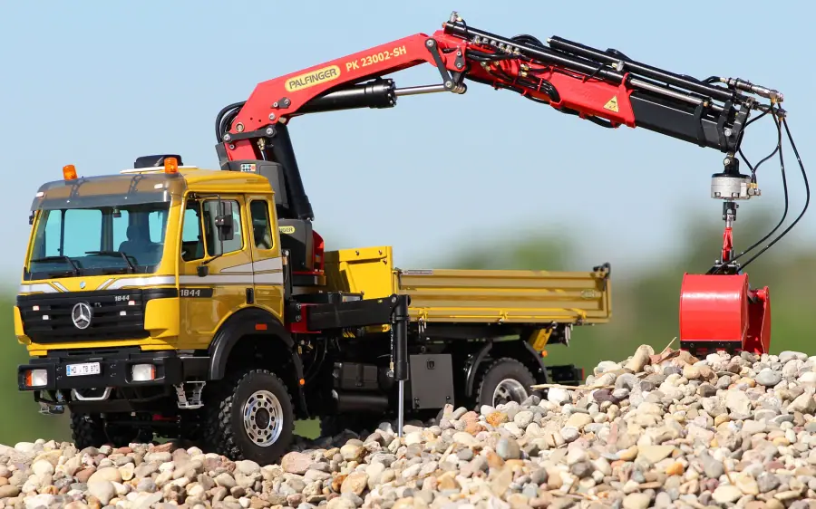 Mercedes SK 2-axle three-way tipper with Palfinger loading crane 4x4