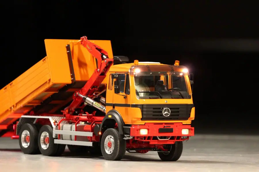 Mercedes SK 3-axle hook loader 6x6