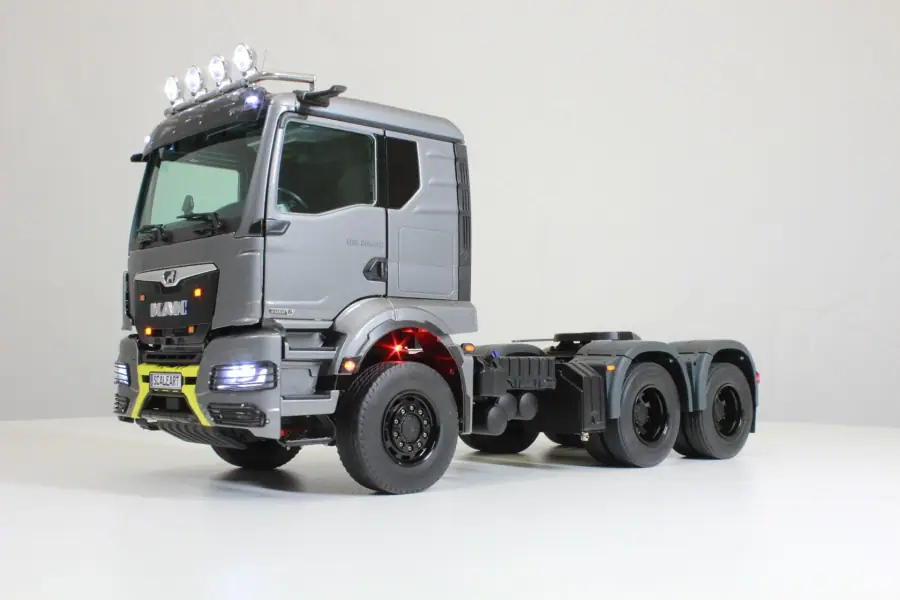 TGS, 3-axle semi-trailer tractor