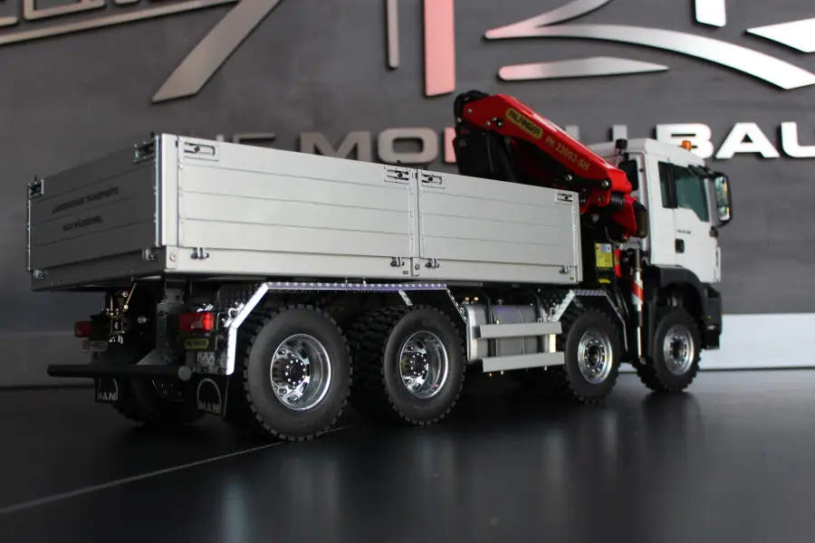 TGS 4-axle building material truck, Palfinger loading crane