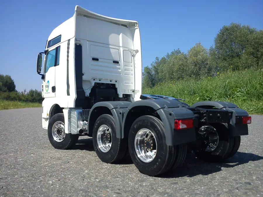 TGX 3-axle tractor unit