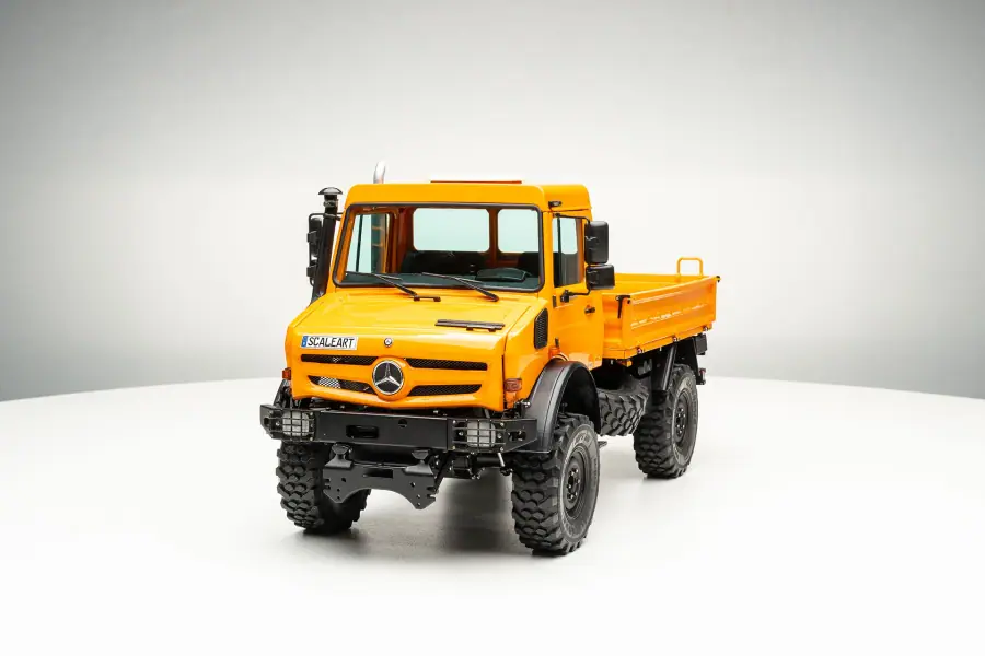 UNIMOG 3.250 with Flatbed without Front Hydraulics