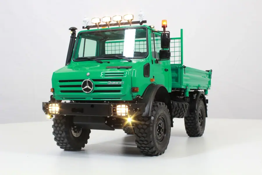 UNIMOG 3.250 with tipper body, no front hydraulics