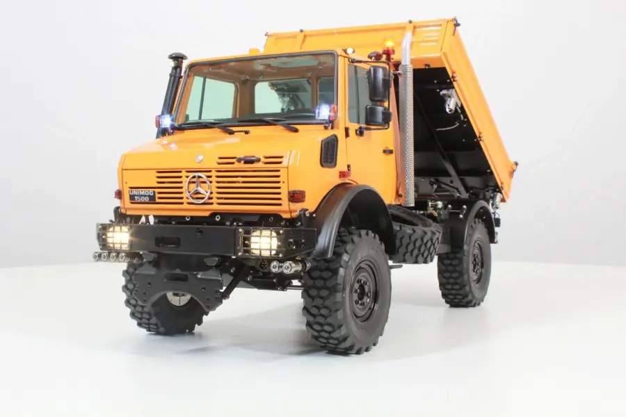UNIMOG 3.250 with tipping body and front hydraulics